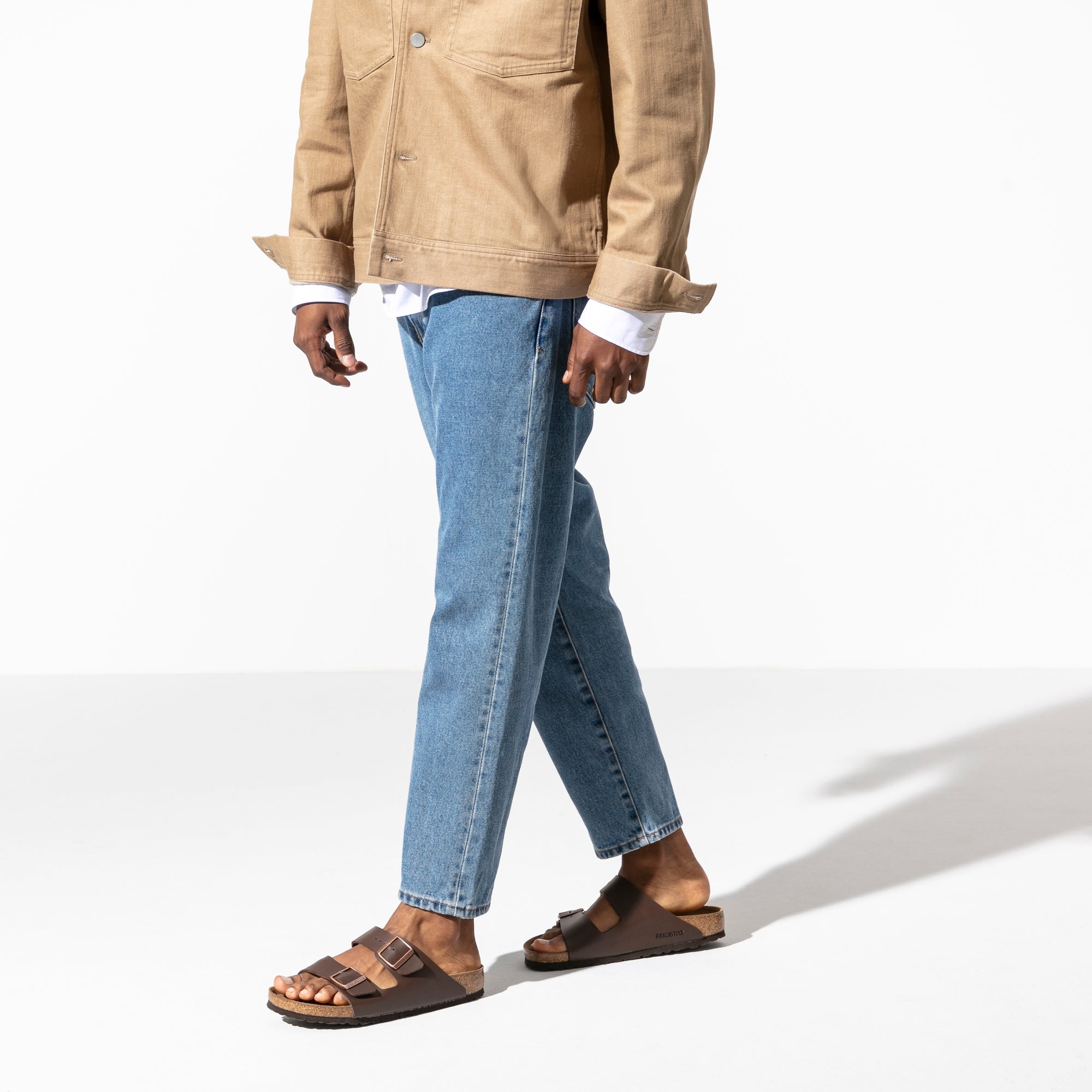 Arizona color marrón oscuro