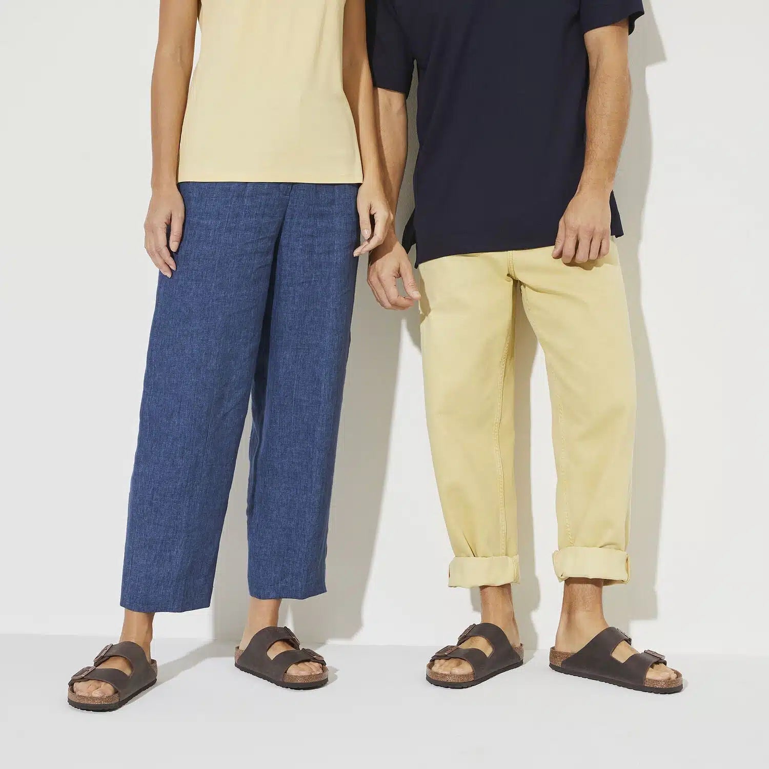 Zuecos clásicos de cuero marrón oscuro