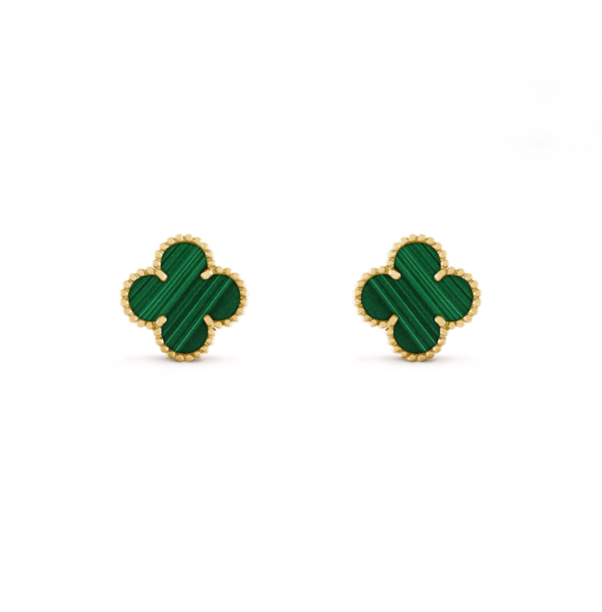 aretes trébol, aretes trébol de cuatro hojas, aretes clover, pendientes trébol, pendientes de moda, aretes dorados, aretes elegantes, aretes minimalistas, aretes modernos, aretes unisex, aretes de lujo, joyería clover, conbrillo, aretes 