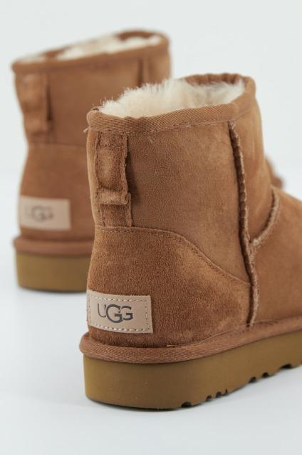 botas ugg, botines ugg, botas de invierno mujer ugg, botines de gamuza ugg, botines cómodos ugg, botas forradas ugg, botines cálidos ugg, botines cortos ugg, botas de invierno ugg, botines con forro ugg, botines de moda ugg, botas de nieve ugg, calzado de invierno ugg, botines elegantes ugg, botines clásicos ugg
