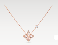 collar blossom, collar floral, collar chapado en oro, collar turquesa, collar con diamante, collar elegante, collar minimalista, collar moderno, collar refinado, collar versátil, collar de mujer, joyería floral, joyería elegante, dorad