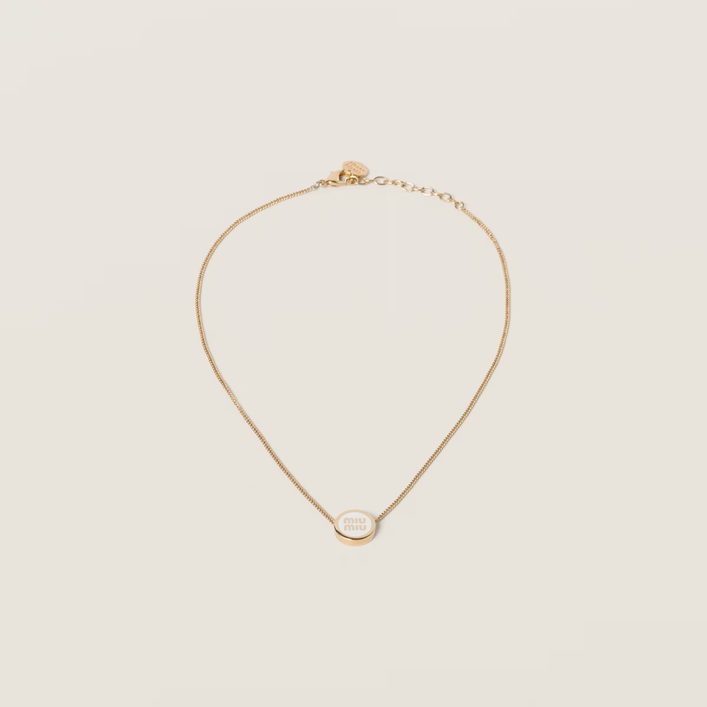 collar mira, collar elegante, collar minimalista, collar de titanio, collar de lujo, collar moderno, collar resistente, collar ligero, collar grabado, collar circular, collar para mujer,, collar sofisticado, de