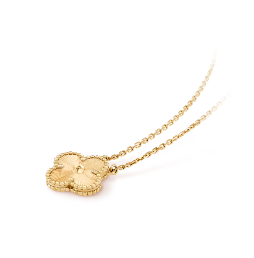 collar trébol de cuatro hojas, collar de oro, collar de la suerte, collar elegante, collar mujer, joyas de moda, colgante trébol, collar dorado, collar de lujo, collar fino, accesorio elegante, collar moderno, joyería femenina, collar oro