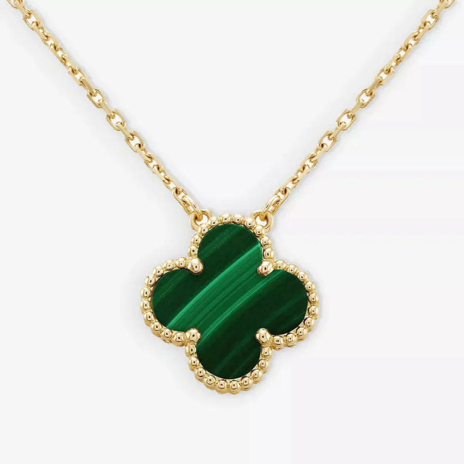 collar trébol de cuatro hojas, collar de oro, collar de la suerte, collar elegante, collar mujer, joyas de moda, colgante trébol, collar dorado, collar de lujo, collar fino, accesorio elegante, collar moderno, joyería femenina, collar verde