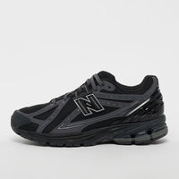 new balance 740 gs, zapatillas new balance negras, sneakers streetwear unisex, zapatillas urbanas hombre mujer, new balance sneakers, zapatillas casual new balance, calzado urbano negro, zapatillas cómodas uso diario, new balance lifestyle