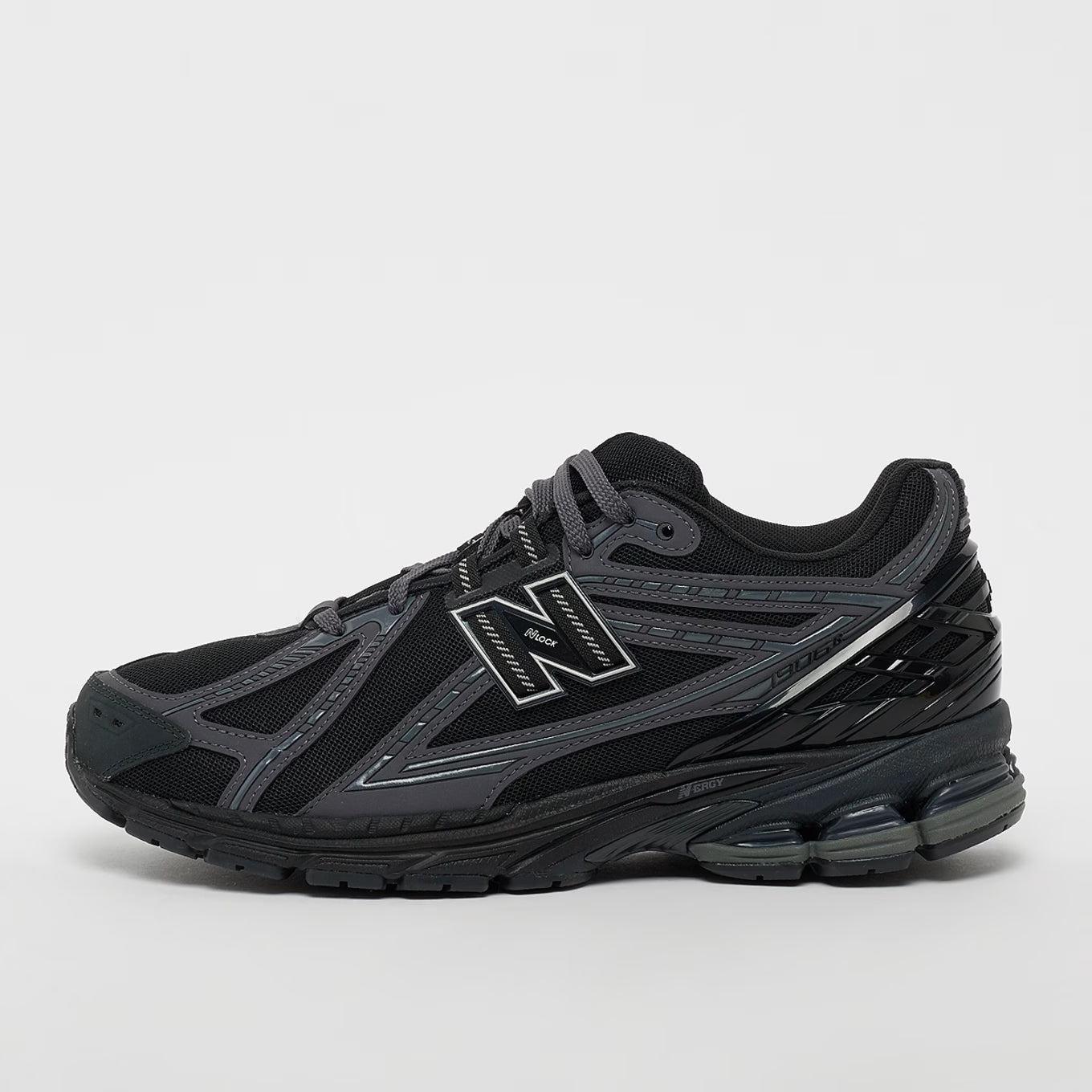 new balance 740 gs, zapatillas new balance negras, sneakers streetwear unisex, zapatillas urbanas hombre mujer, new balance sneakers, zapatillas casual new balance, calzado urbano negro, zapatillas cómodas uso diario, new balance lifestyle