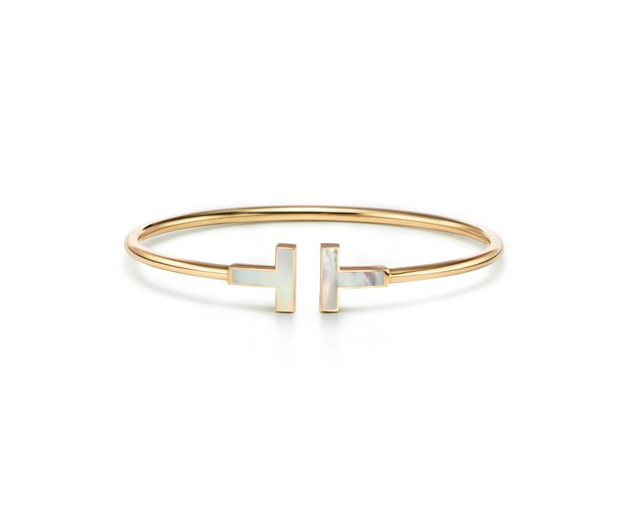 Pulsera elegante de lujo con diseño moderno y minimalista, joyería sofisticada de alta calidad, brazalete apilable para mujer, accesorio de moda atemporal y moderno, pulsera de lujo minimalista, accesorio de diseño contemporáneo, joyería exclusiva y refinada, brazalete elegante para mujer, estilo de pulsera versátil y distinguido, accesorio de moda femenina.