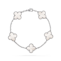 pulsera trébol, pulsera trébol de cuatro hojas, pulsera clover, pulsera de la suerte, pulsera charm, pulsera elegante, pulsera plateada, pulsera moderna, pulsera minimalista, pulsera mujer, pulsera de moda, pulsera, sofisticada, 