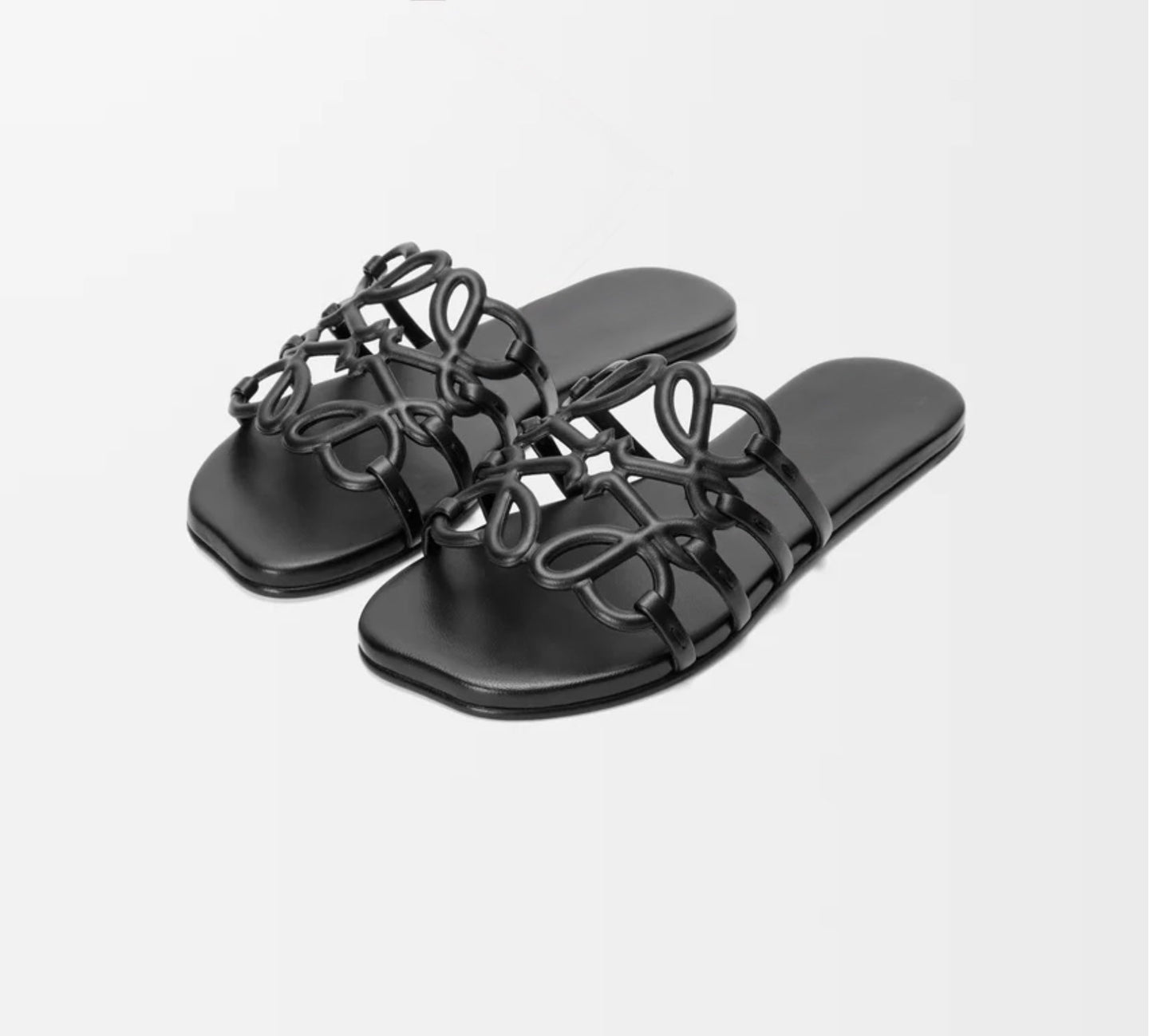Sandalias elegantes para mujer en verano, calzado minimalista de lujo, sandalias de diseño cómodas, moda veraniega en calzado, sandalias de mujer con estilo, diseño de verano para mujeres, calzado de lujo y confort, sandalias modernas y elegantes, opciones de moda minimalista, sandalias de verano sofisticadas para mujer