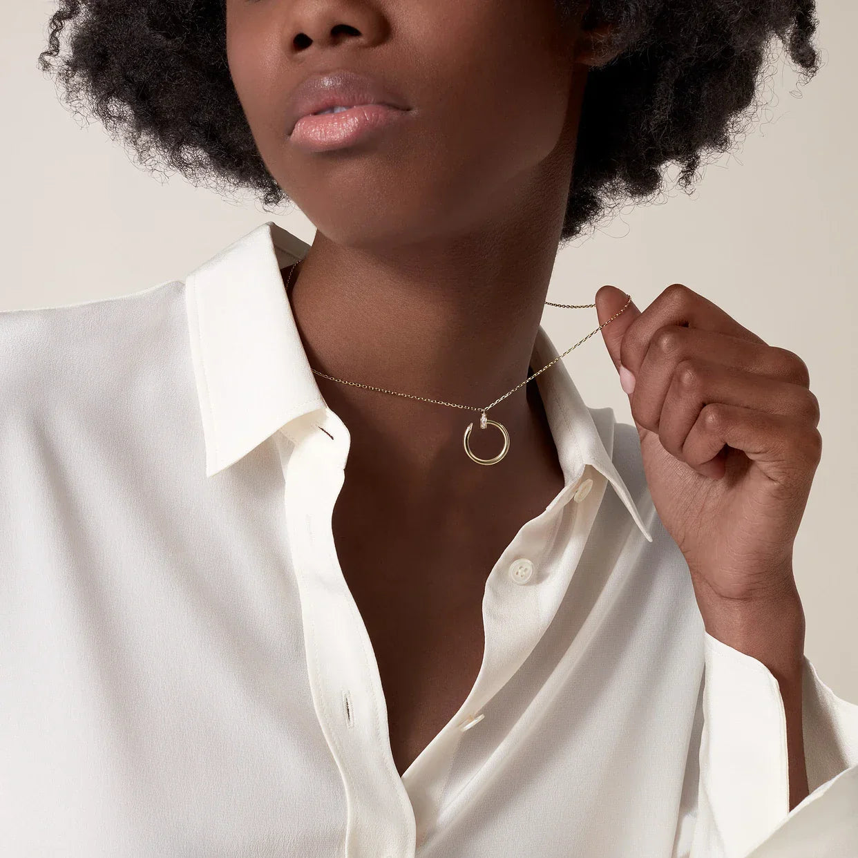 Collar con Colgante de Clavo